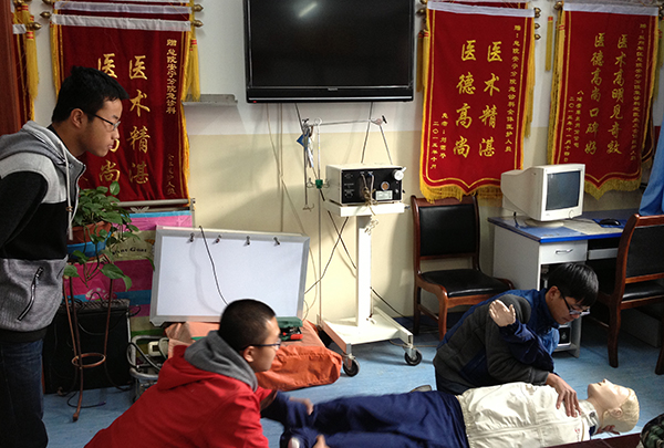 65名学子顺利考取初级急救证