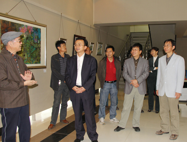 学校举办庆祝建国63周年暨第28个教师节教职工书画摄影作品展