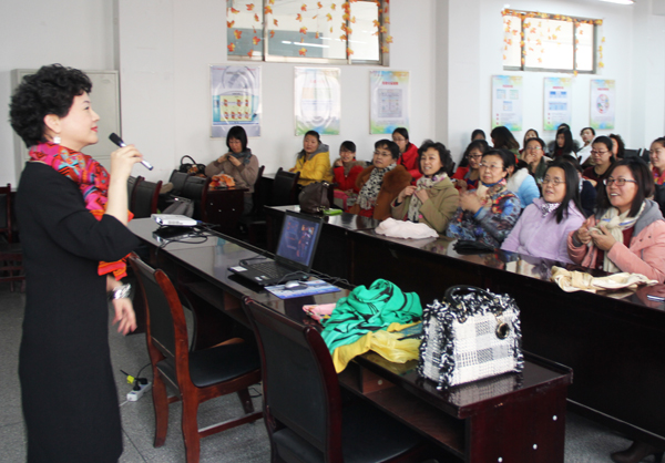 女性形象培训设计艺术专家刘梦为我校师生作形象塑造讲座