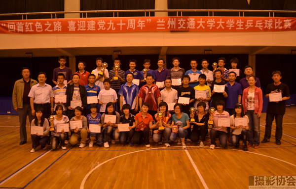 我校2011年大学生乒乓球比赛闭幕