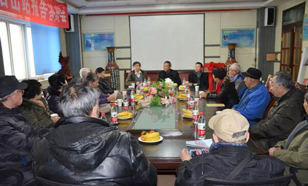 电信学院举行离退休教师新年座谈会 