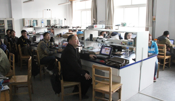 我校师生通过网络平台参加全国“飞思卡尔”智能汽车竞赛研讨会