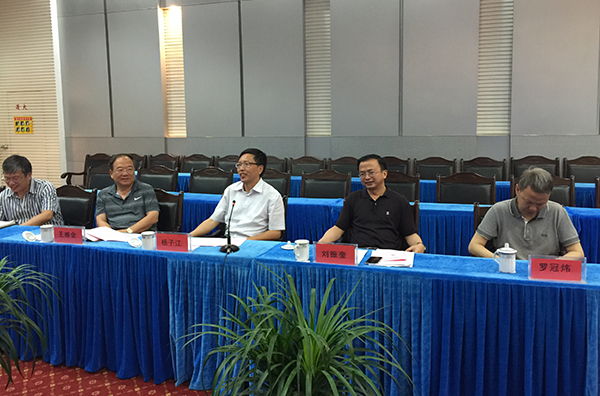 省政协科教文卫体委员会主任杜孟嘉来校调研