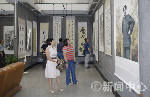 我校党员干部观看全省宣教系统主题书画展