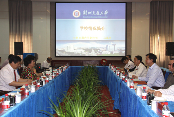 大连高校关工委考察团来校交流