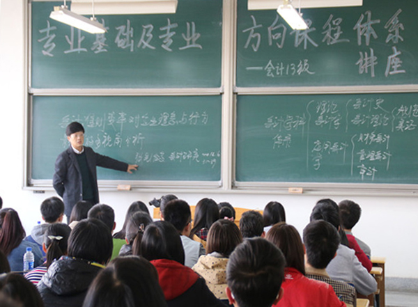 经管学院开展本科生导师联系班级活动