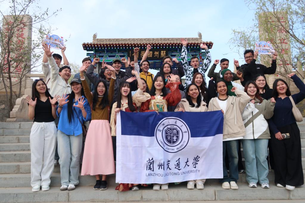 学校举办“诗歌为媒 文化传韵”国际中文日活动