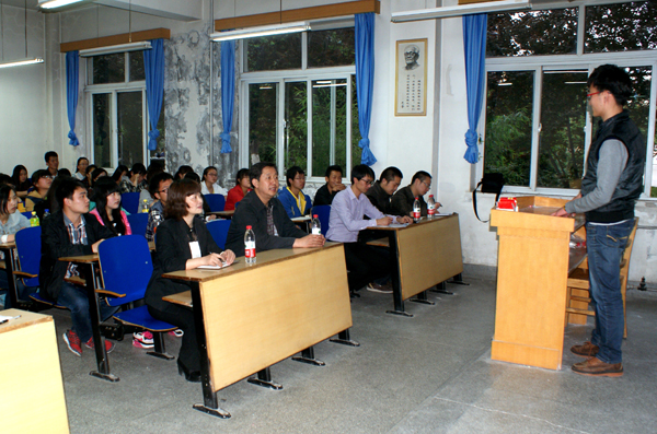 领导联系班级：副校长马军党与统计12班学子畅谈网络素养