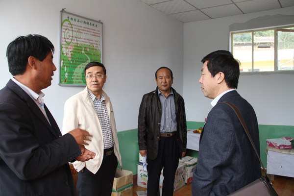 副校长李引珍带队赴和政县慰问