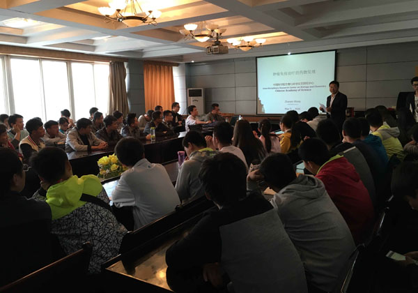 中科院生化交叉研究中心王召印、张耀阳研究员来校访问交流