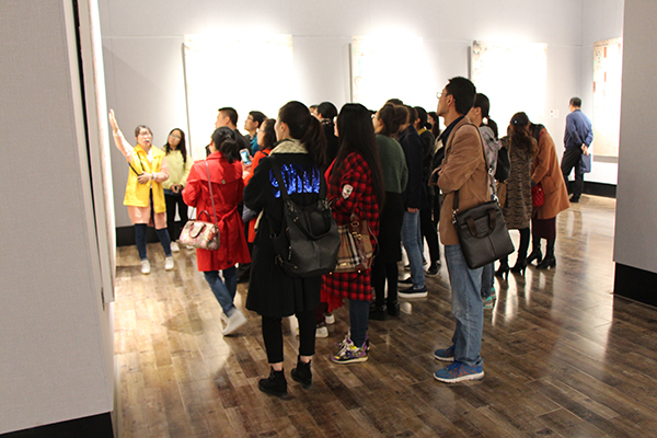 学校组织参观敦煌壁画艺术精品高校巡展