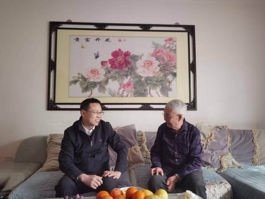 情暖新春 薪火相传——民盟兰州交通大学委员会走访慰问退​休盟员