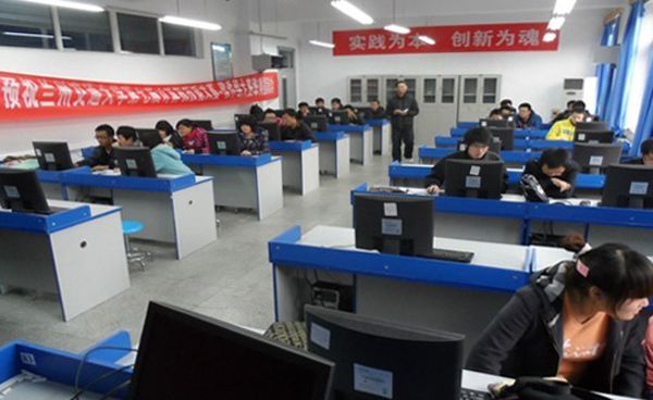 我校第七届计算机技能大赛圆满结束