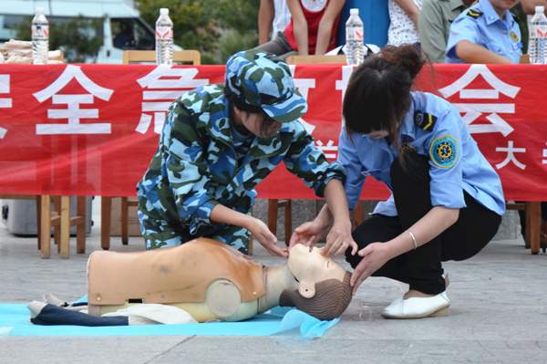 军训专题：五千余名学员参加安全急救培训
