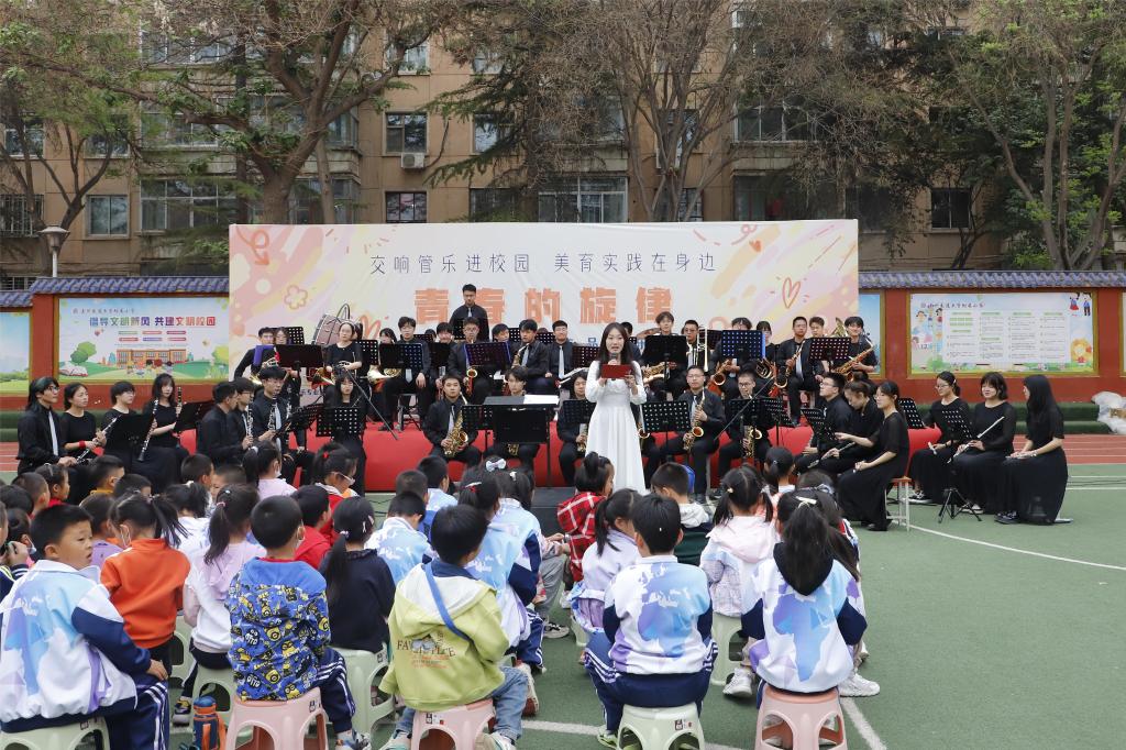 我校天佑管乐团赴交大附属小学开展高雅艺术进校园活动