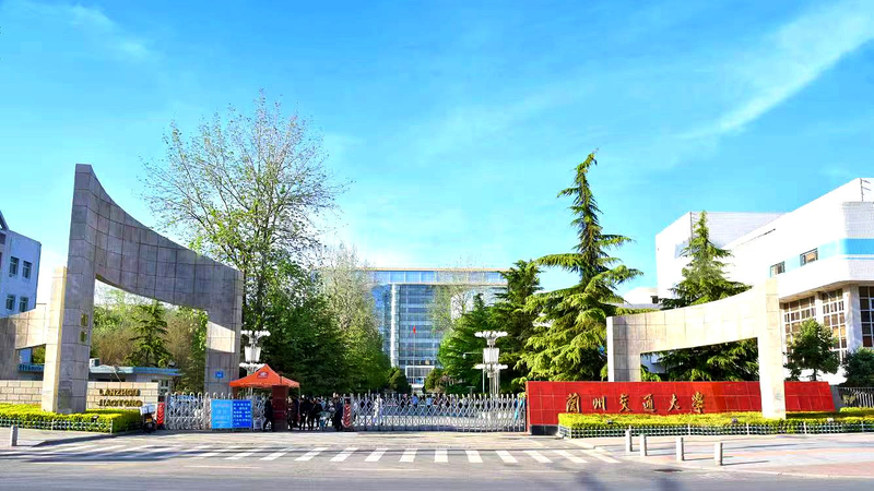 兰州交通大学统一战线热议全国两会精神