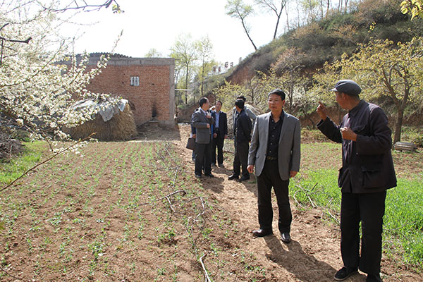 “双联”第六组开展农耕慰问深化精准扶贫