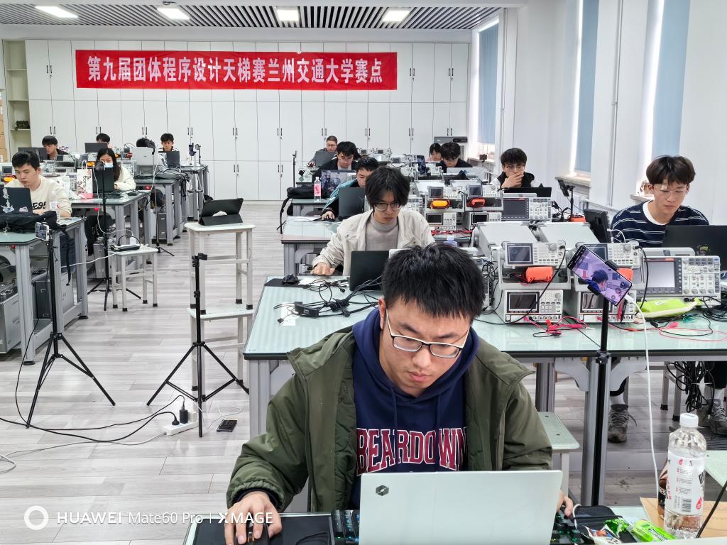 我校学生在第九届团体程序设计天梯赛中获佳绩