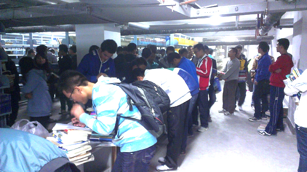 我校“爱心传递、共享和谐”赠书活动圆满结束