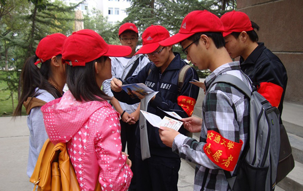 电信学院志愿者开展“爱心邮递员”活动