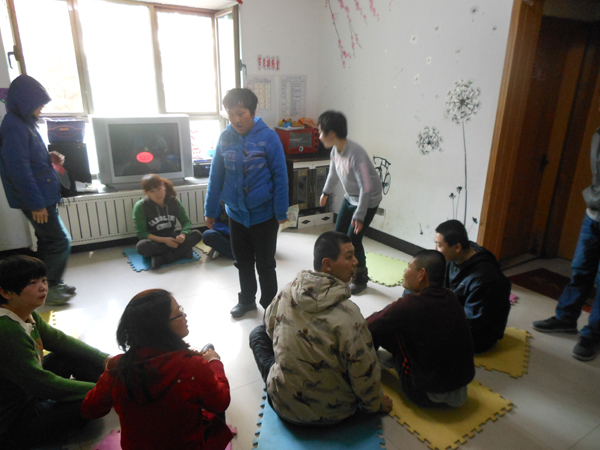 自动化学院师生关爱智障儿童