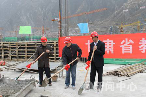 我校代建的舟曲峰迭新区幼儿园提前封顶