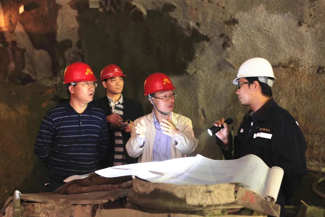 【校友风采】新时代·铁路榜样丨李国良：穿越险阻的“隧道人生”