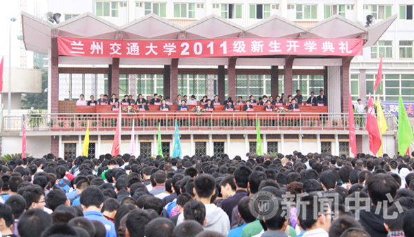 我校2011级新生开学典礼隆重举行