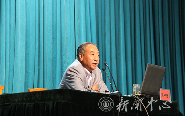 省委讲师团成员蔡中宏教授为大学生做宣讲报告