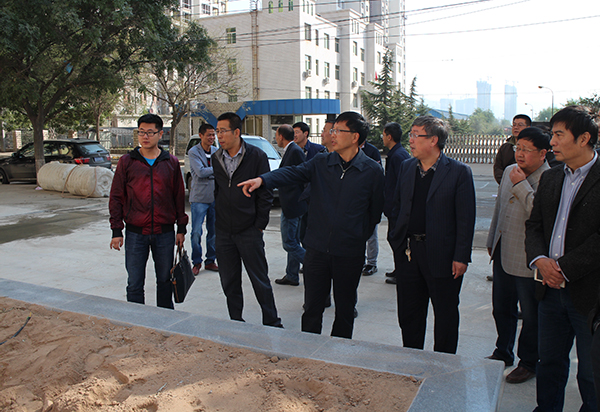 校长杨子江检查科技园保障房施工进展