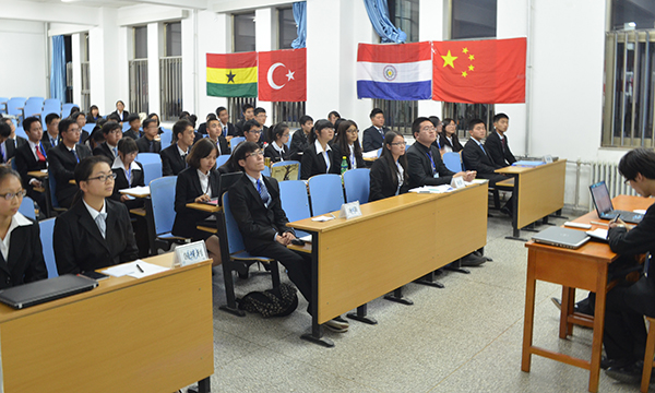 模联协会学子举办模拟联合国大会  16所高校代表应邀参会