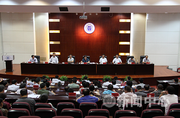 学校安排部署新学期工作