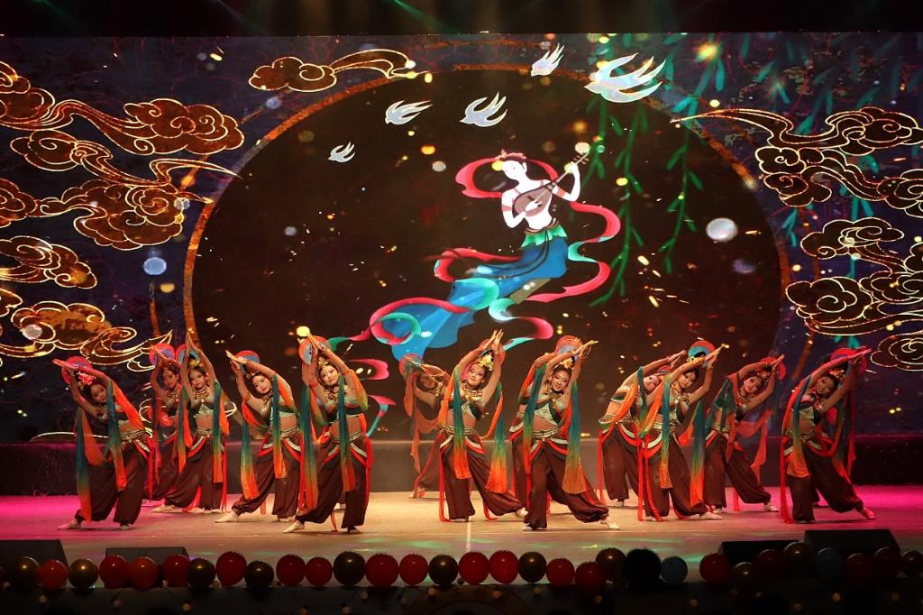 土木工程学院举办2024年迎新晚会暨第六届“十佳土木之星”颁奖典礼