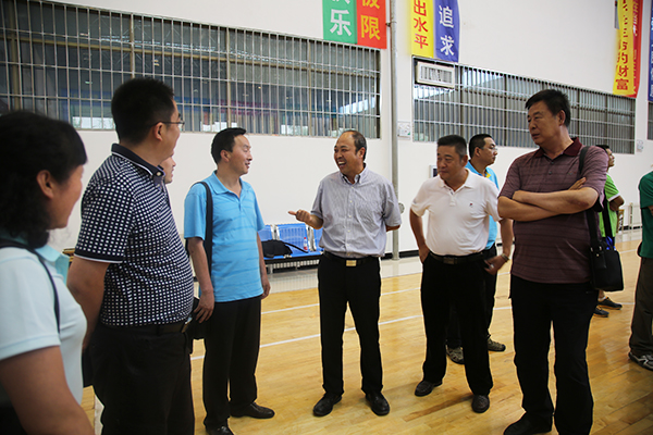 副校长张国珍视察比赛情况并慰问运动员