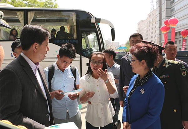 我校武装部开展大学生应征入伍优惠政策宣传咨询活动