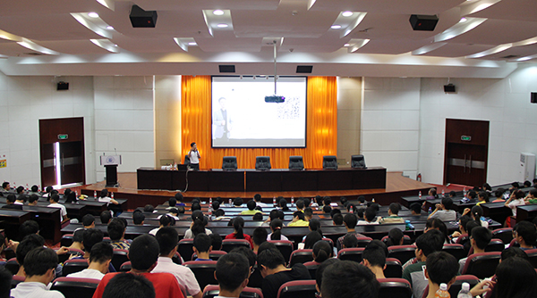 国家高级营养师培训师王旭峰应邀来校作健康知识讲座 