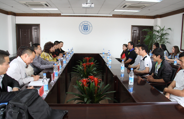 新疆自治区教育工委、教育厅第十宣讲团来校宣讲