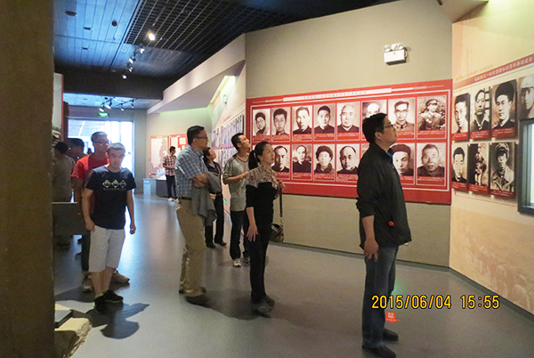 土木学院组织师生党员参观省博物馆