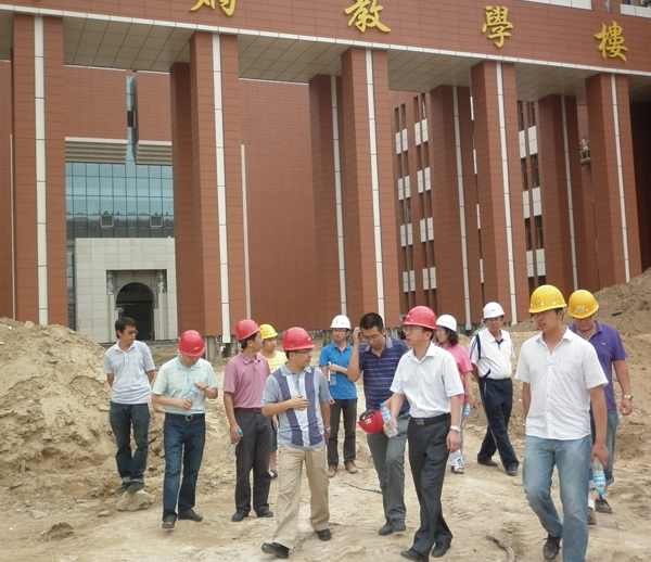 副校长刘振奎视察学校重点基建项目