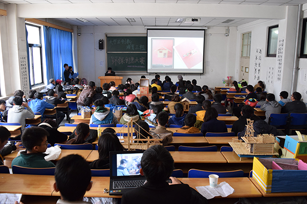 环保创意DIY大赛举行 倡导废物循环利用