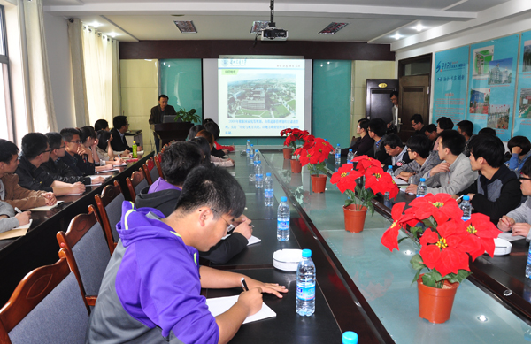 副校长刘振奎带领学生参观科技园勉励勇于创新