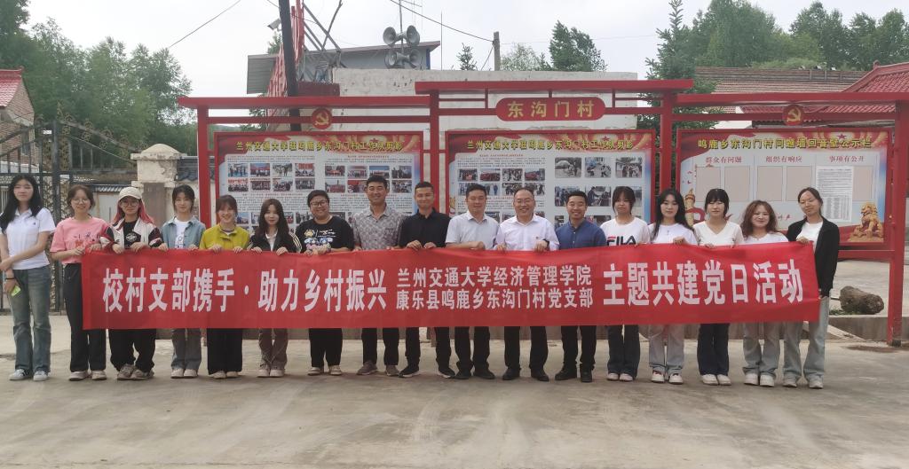 我校师生走进康乐与鸣鹿乡儿童共庆“六一”