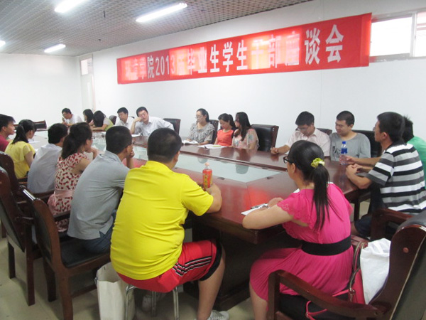 环境与市政工程学院召开2013届毕业生学生干部座谈会