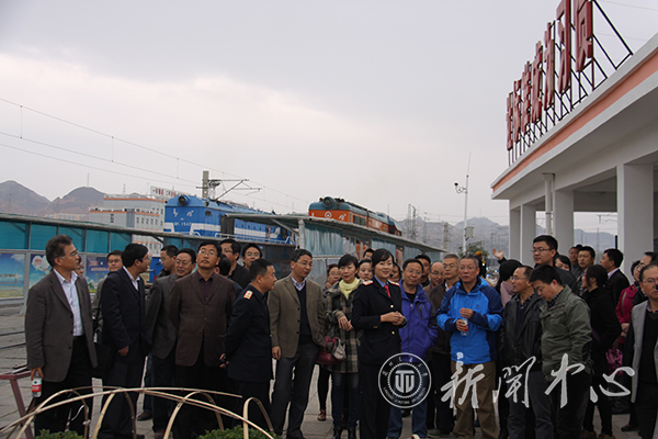 学校组织中层干部参观兰州北站和兰西机务段