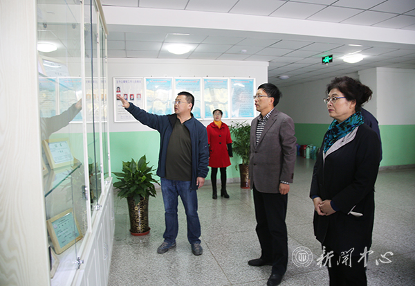 校领导视察调研学校环境文化建设工作