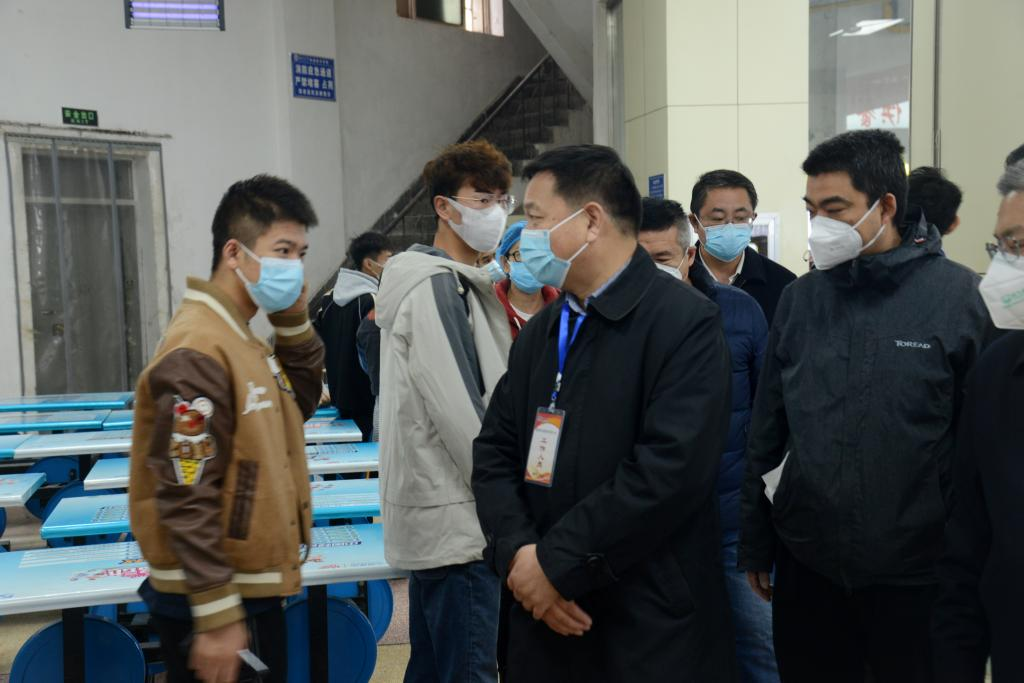 校领导深入铁道技术学院疫情防控一线检查指导工作