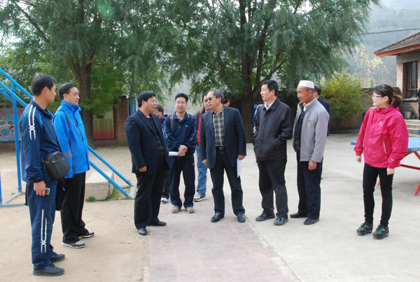 第三小组入户调研并慰问孤寡老人