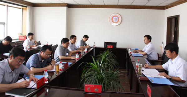 教育实践活动：学校党委中心组召开会议部署近期工作