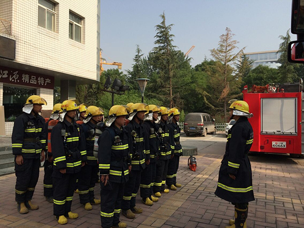 安宁区消防中队应邀来校开展消防安全灭火演练