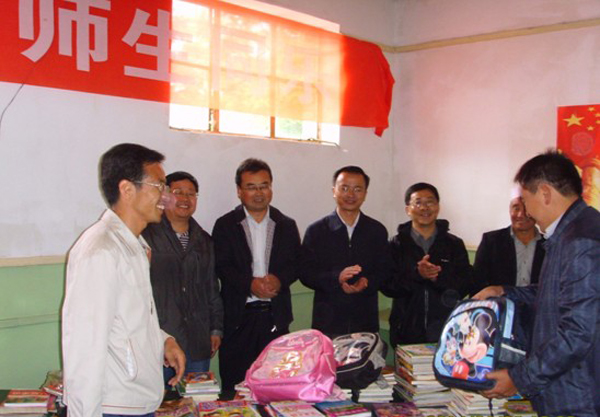 第九组赴和政县裴台村开展文化下乡活动